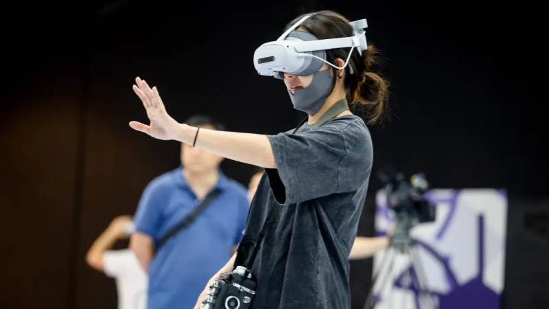 VR大空间多人协作项目情报速递：从定位同步到内容分发的关键环节