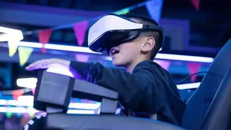 VR体验馆新设备情报速递：大空间定位与轻量化头显的落地观察