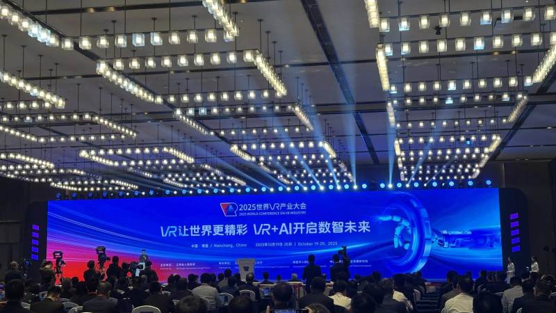 新手体验VR项目怎么选？从设备到内容避坑指南